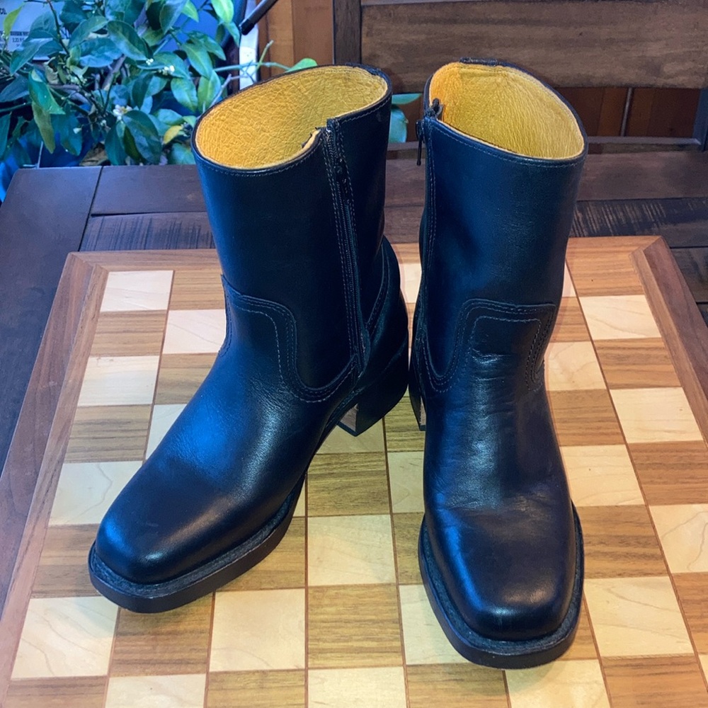 Frye Short Campus Zip up Boot Size 7